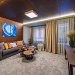 103 Alpine Hotel