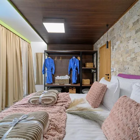 103 Alpine Hotel